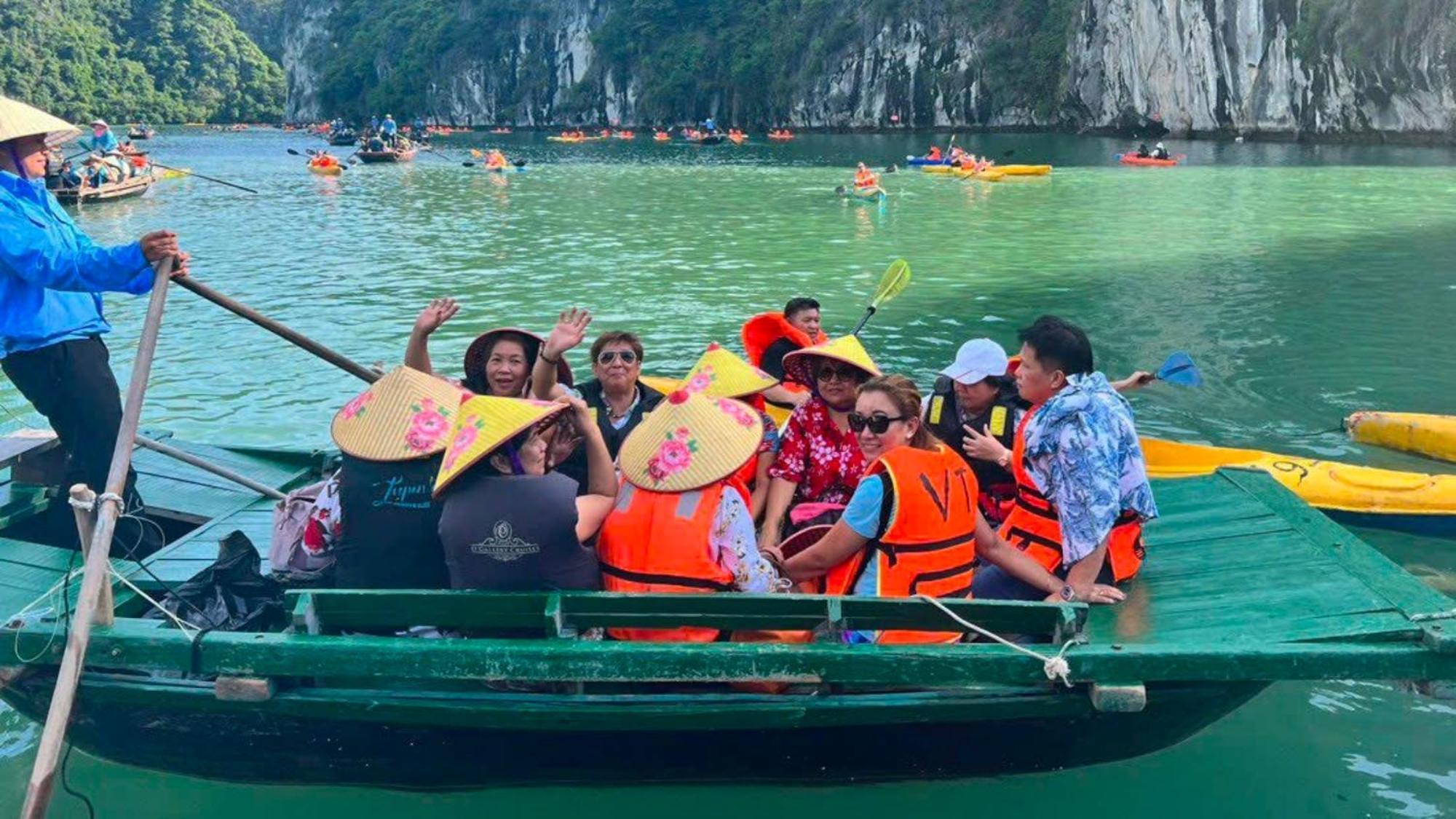 Lotus Boutique Cruise Hotel Hạ Long Ngoại thất bức ảnh