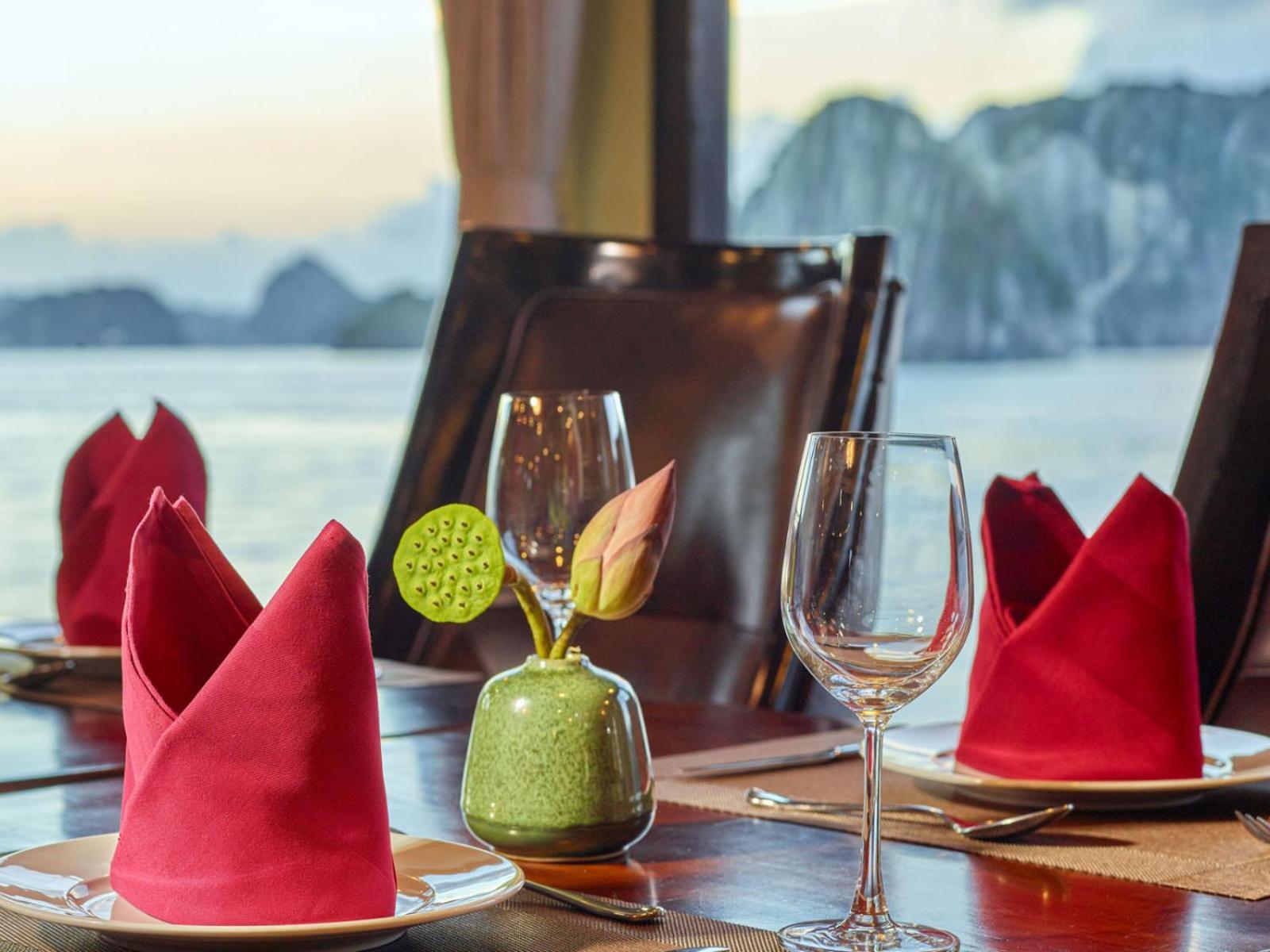 Lotus Boutique Cruise Hotel Hạ Long Ngoại thất bức ảnh