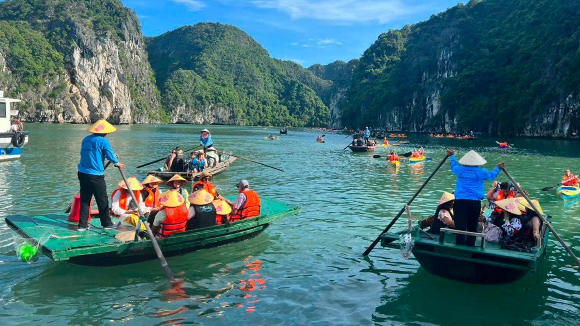 Lotus Boutique Cruise Hotel Hạ Long Ngoại thất bức ảnh