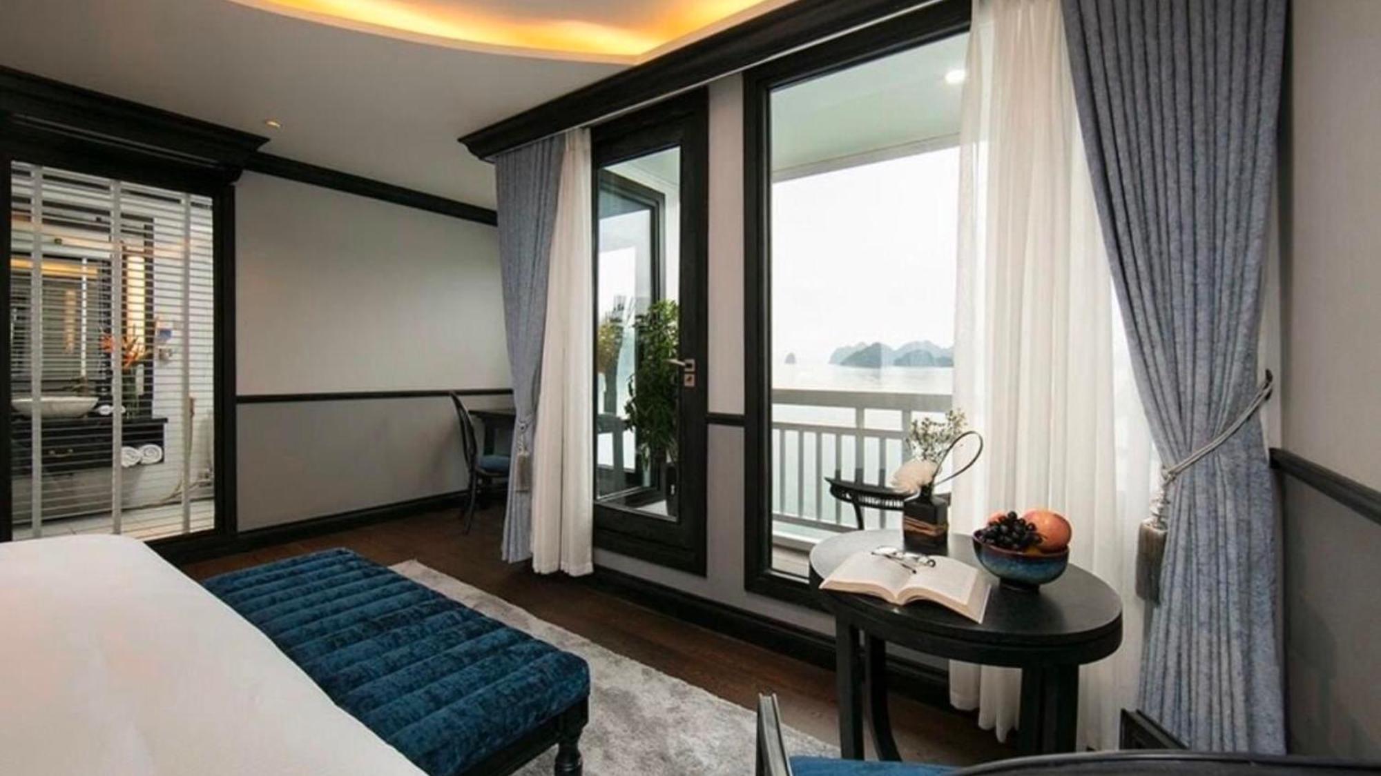 Lotus Boutique Cruise Hotel Hạ Long Ngoại thất bức ảnh