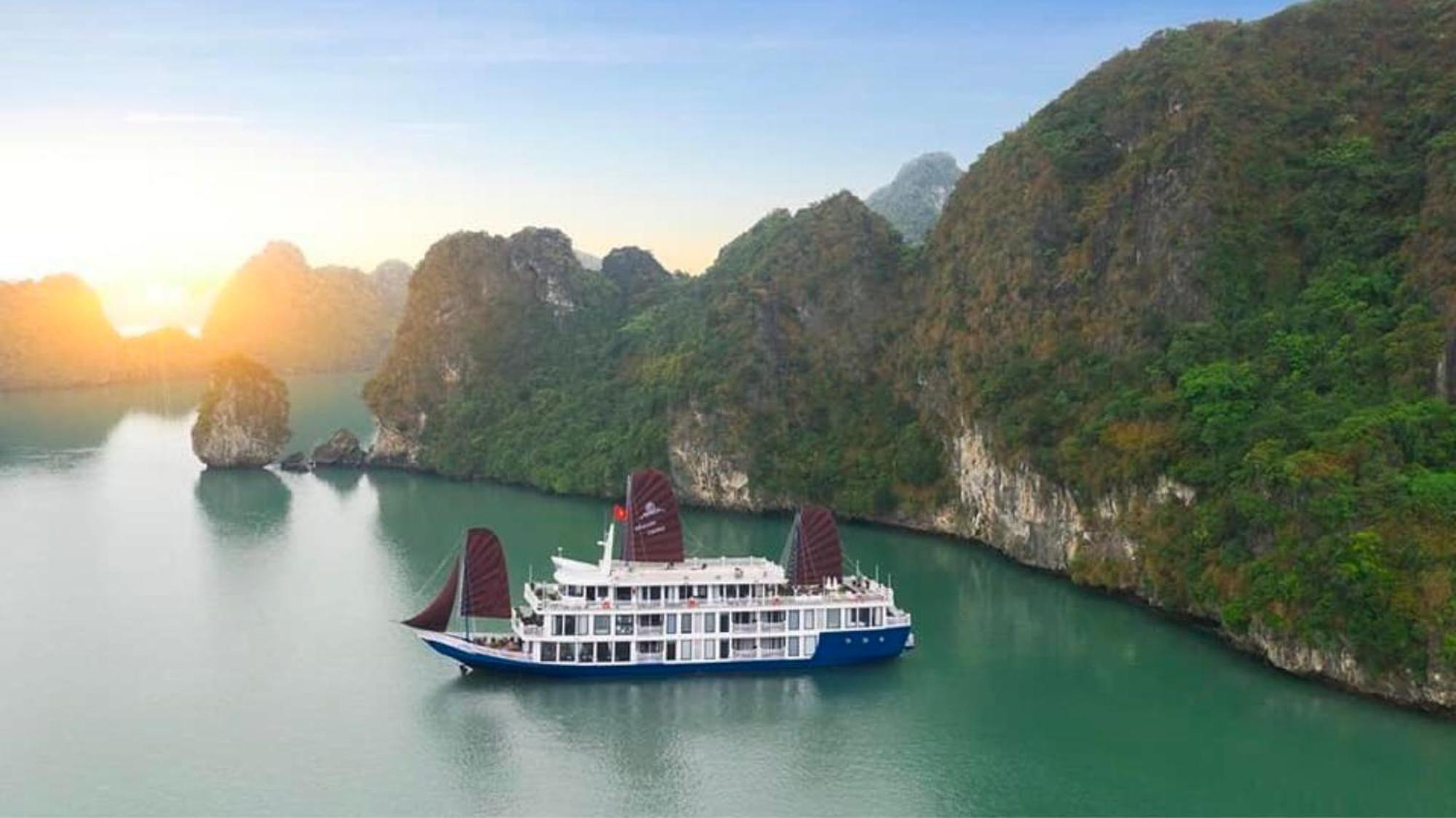 Lotus Boutique Cruise Hotel Hạ Long Ngoại thất bức ảnh